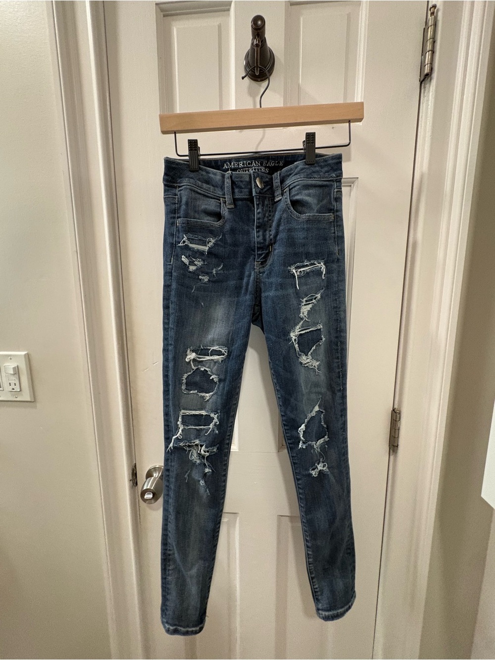 American Eagle High Rise Jeggings Super Stretch Distressed Jeans | Size US 4